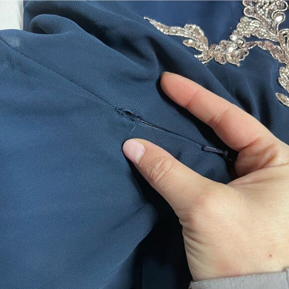 NWOT FLAW BETSY & ADAM | NAVY ROSE BEADED EMBROIDERY CHIFFON GOWN FORMAL 2 - Picture 10 of 12